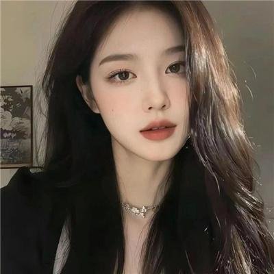 穿黄睡衣的女孩